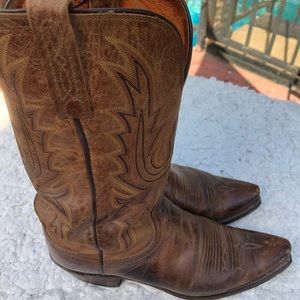Gorgeous 1883 Lucchese tan Mad Dog snip toe boots